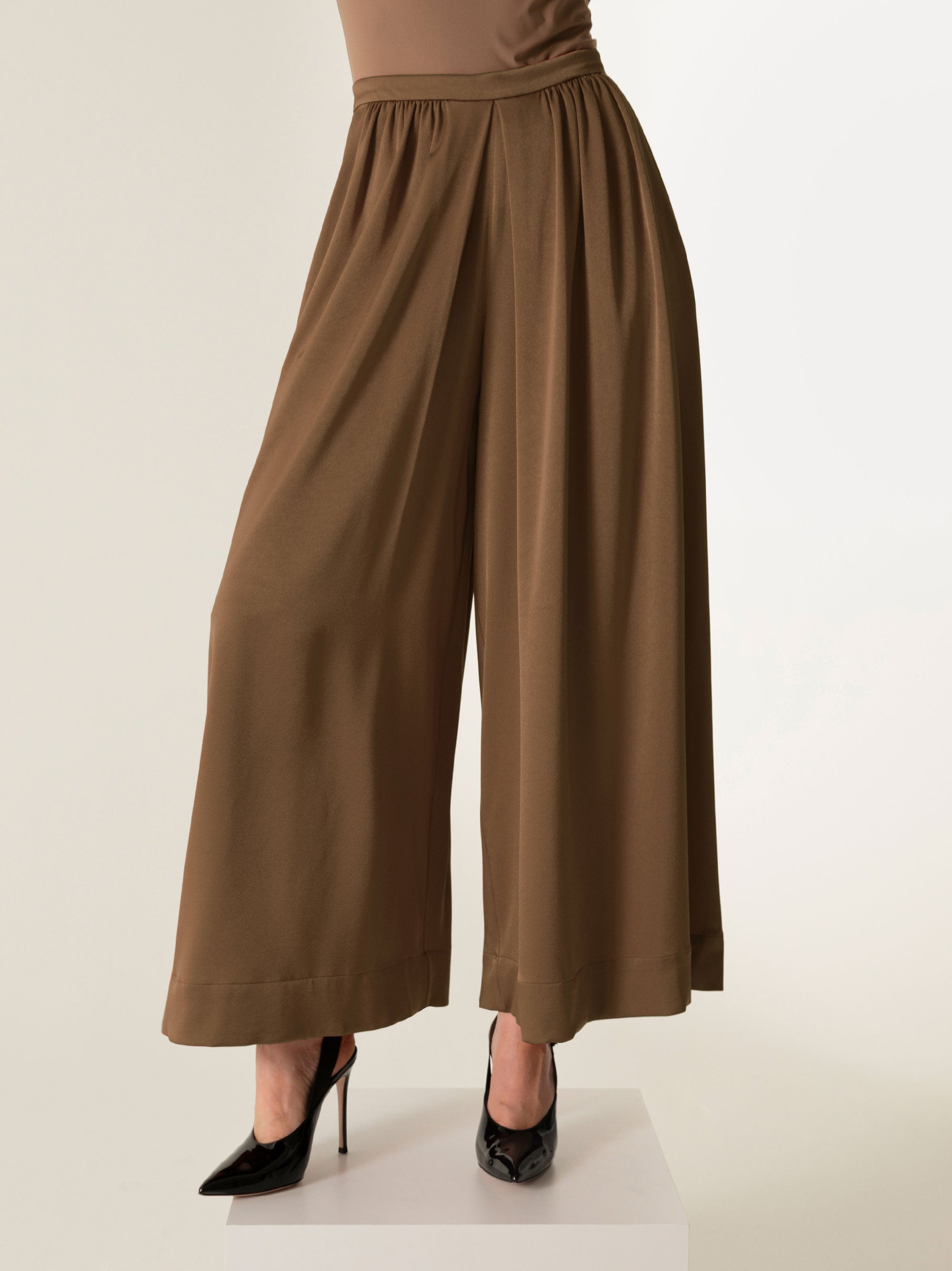 Pants that move: AELA Maxi Pants | 24 Pants that move: AELA Maxi Pants | 24