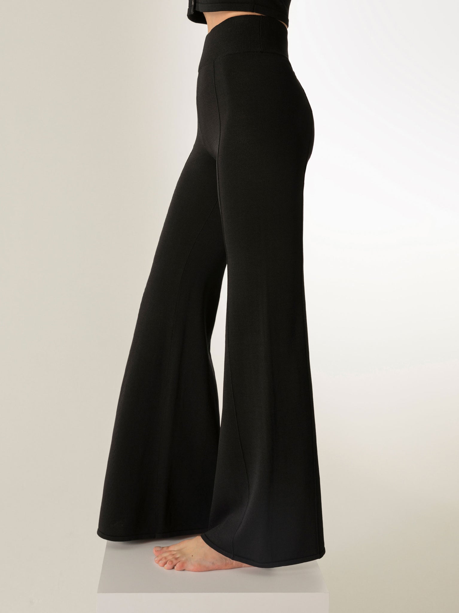 TravelKnit Flare / 30" Inseam / Black